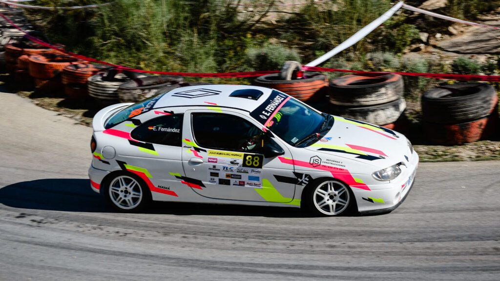 Renault en la Subida al Mármol en Macael.